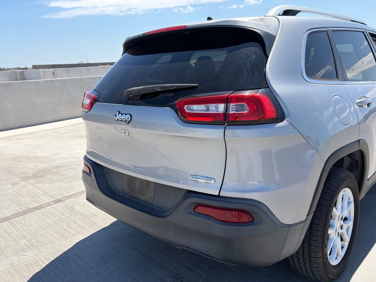 Used 2015 Jeep Cherokee Latitude FWD image 4