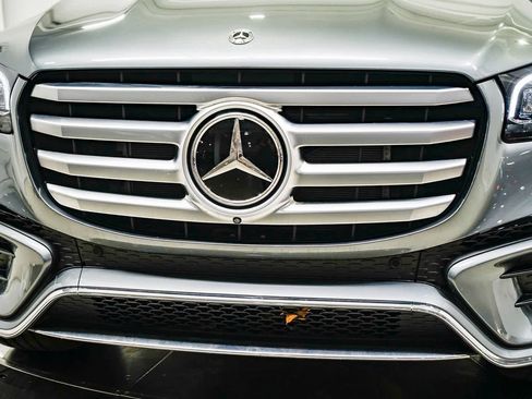 Used 2025 Mercedes-Benz GLS 450 4MATIC image 8