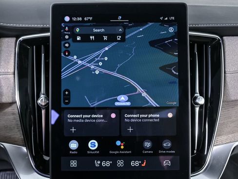 Certified 2025 Volvo XC90 B6 Plus image 17