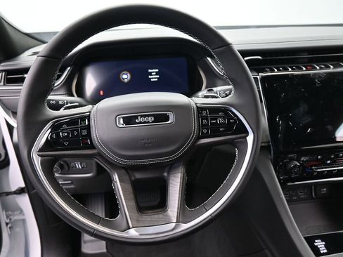 Used 2024 Jeep Grand Cherokee Overland w/ Luxury Tech Group IV image 15