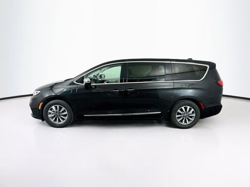 Used 2023 Chrysler Pacifica Limited FWD image 4