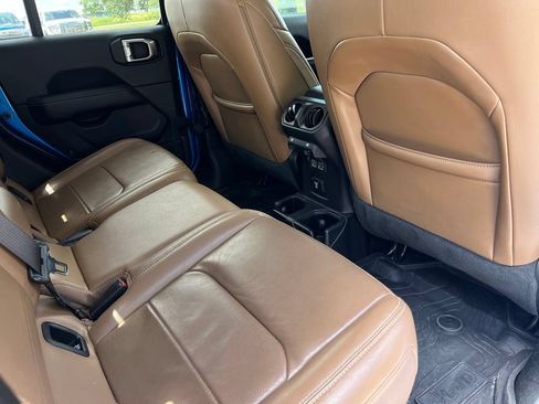 Used 2020 Jeep Gladiator Overland AWD/4WD image 11