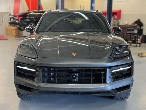 Used 2025 Porsche Cayenne Base image 3