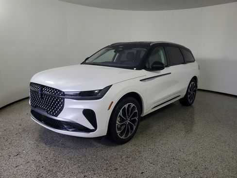 New 2025 Lincoln Nautilus Reserve image 2