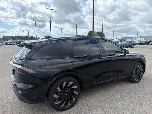 Used 2025 Lincoln Nautilus Reserve AWD/4WD image 15