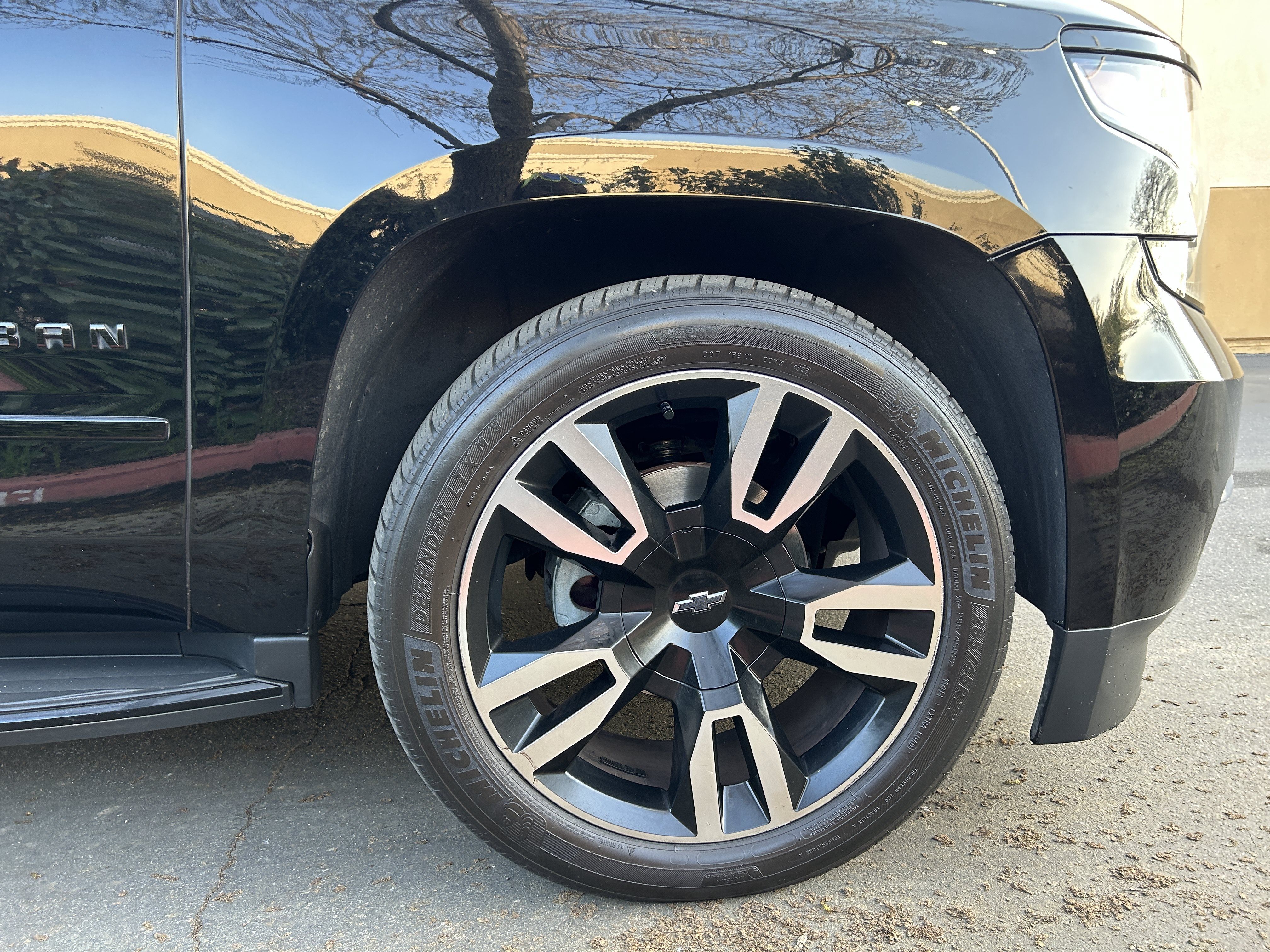 Used 2019 Chevrolet Suburban Premier AWD/4WD image 41