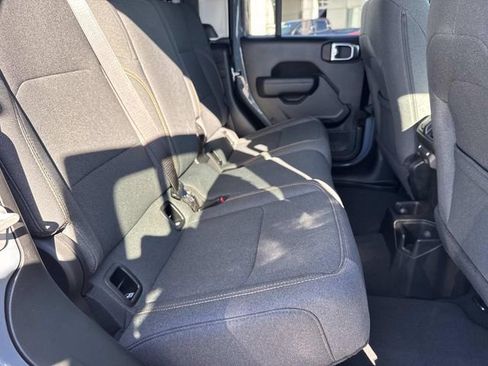 Used 2025 Jeep Gladiator Sport image 9