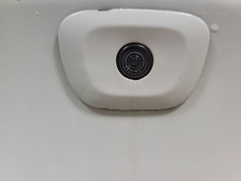 Used 2018 Jeep Cherokee Latitude Plus image 16