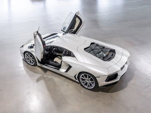 Used 2015 Lamborghini Aventador LP 700-4 image 12
