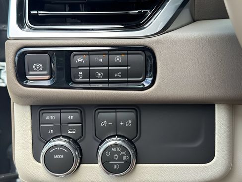 New 2026 GMC Yukon XL Denali w/ Sun & Power Step Package AWD/4WD image 18