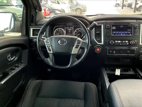 Used 2019 Nissan Titan SV w/ SV Convenience Package image 5