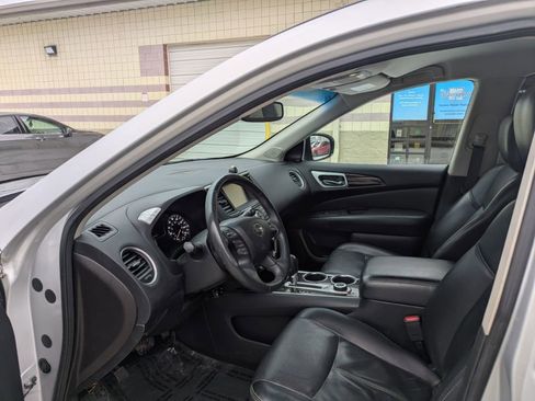 Used 2016 Nissan Pathfinder SL w/ SL Tech Package image 9