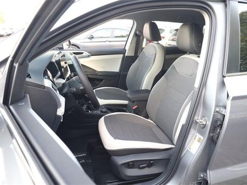 New 2025 Volkswagen Taos SE image 8