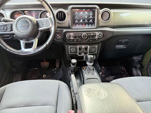 Used 2021 Jeep Wrangler Unlimited Sahara image 10