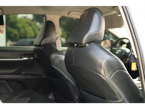 Used 2022 Toyota Camry SE FWD image 3