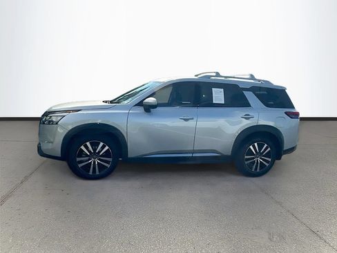Used 2023 Nissan Pathfinder Platinum w/ Cargo Package AWD/4WD image 4