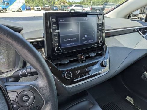 Used 2022 Toyota Corolla LE FWD image 24