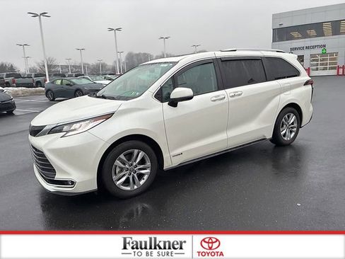 Used 2021 Toyota Sienna Limited image 16