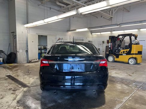 Used 2014 Chrysler 200 Limited w/ 200 S V6 Premium Group image 4