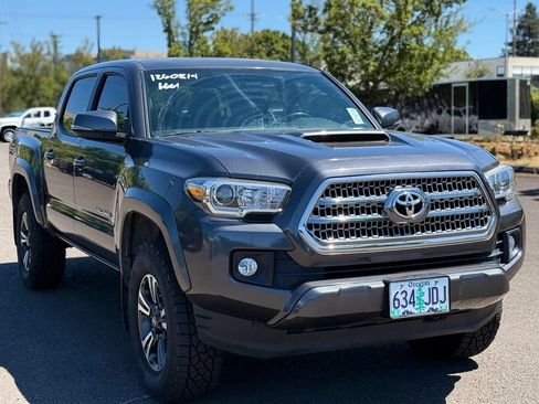 Used 2016 Toyota Tacoma TRD Sport w/ Premium & Technology Package AWD/4WD image 7