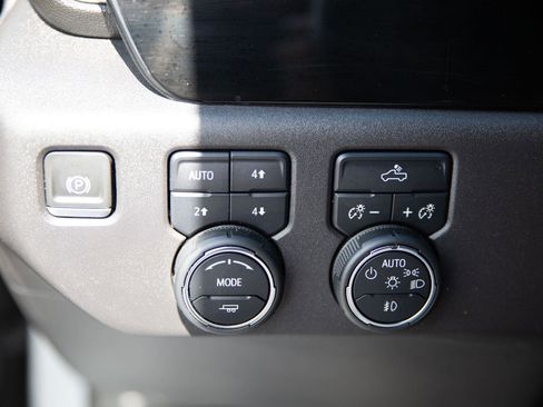 Used 2023 Chevrolet Silverado 1500 LT Trail Boss AWD/4WD image 19