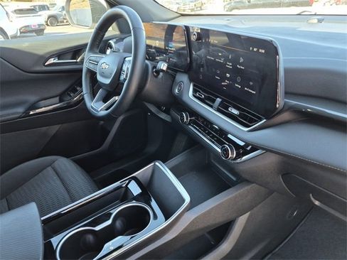 Used 2025 Chevrolet Equinox LT image 11