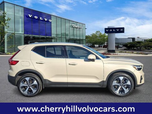 Certified 2025 Volvo XC40 B5 Core w/ Protection Package Premier image 8
