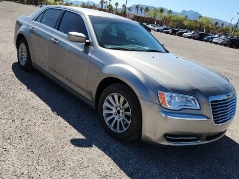 Used 2014 Chrysler 300 Base image 3