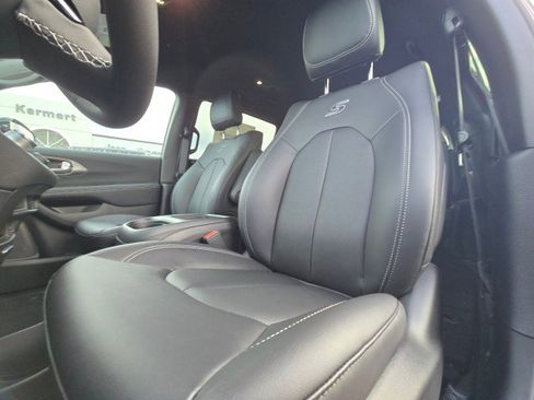 New 2026 Chrysler Pacifica Select image 24