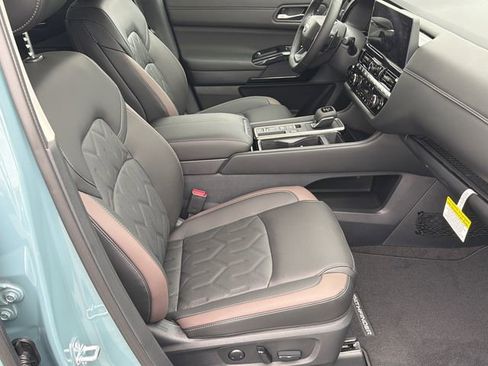 New 2026 Nissan Pathfinder Platinum FWD image 13