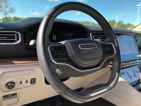 Used 2023 Jeep Grand Wagoneer Series II image 13