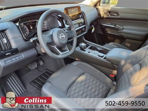 New 2025 Nissan Pathfinder SV image 4