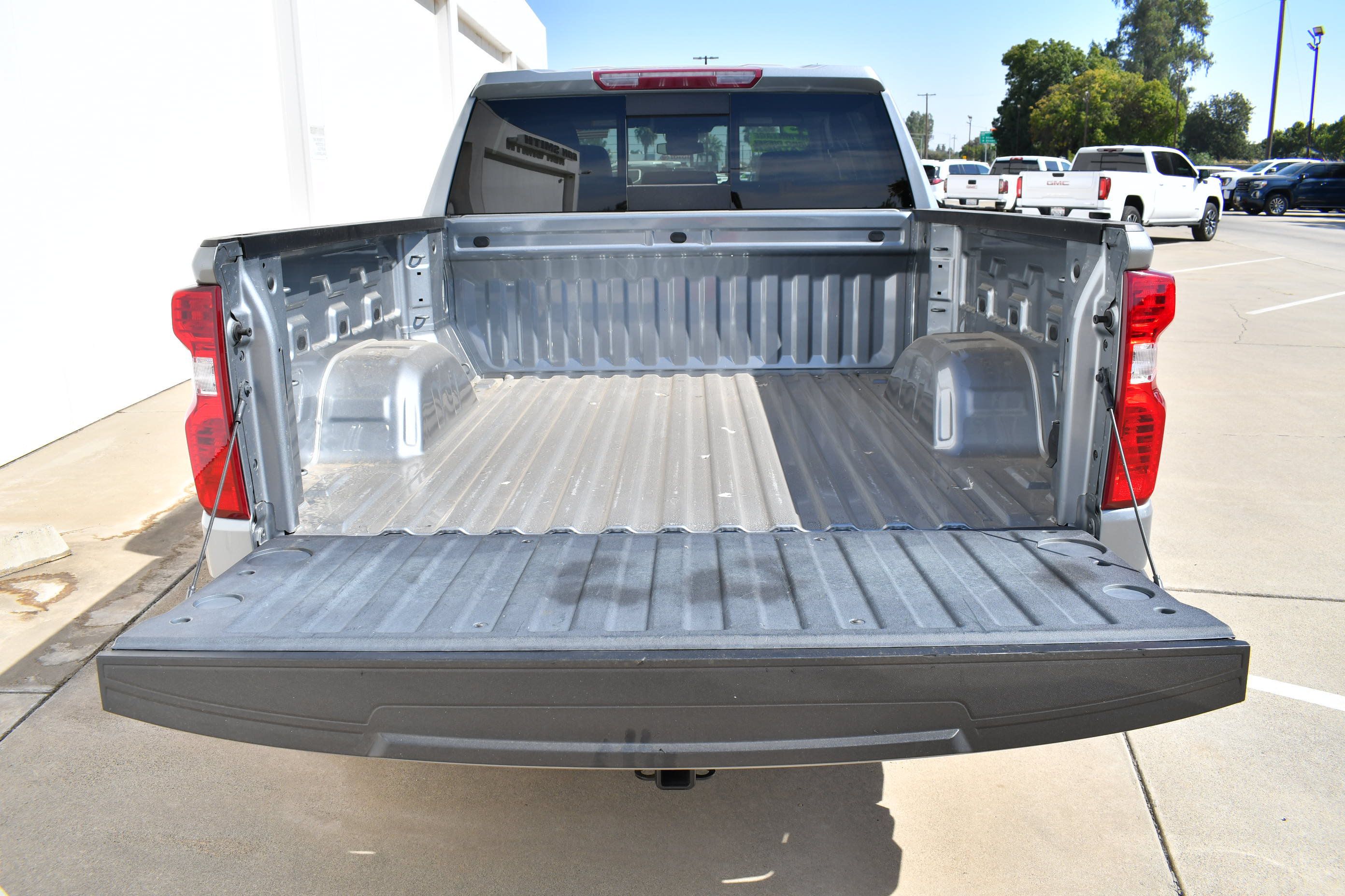 Used 2023 Chevrolet Silverado 1500 LT w/ Leather Package RWD image 7