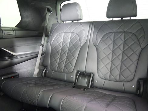 Certified 2023 BMW X7 xDrive40i w/ Executive Package image 19