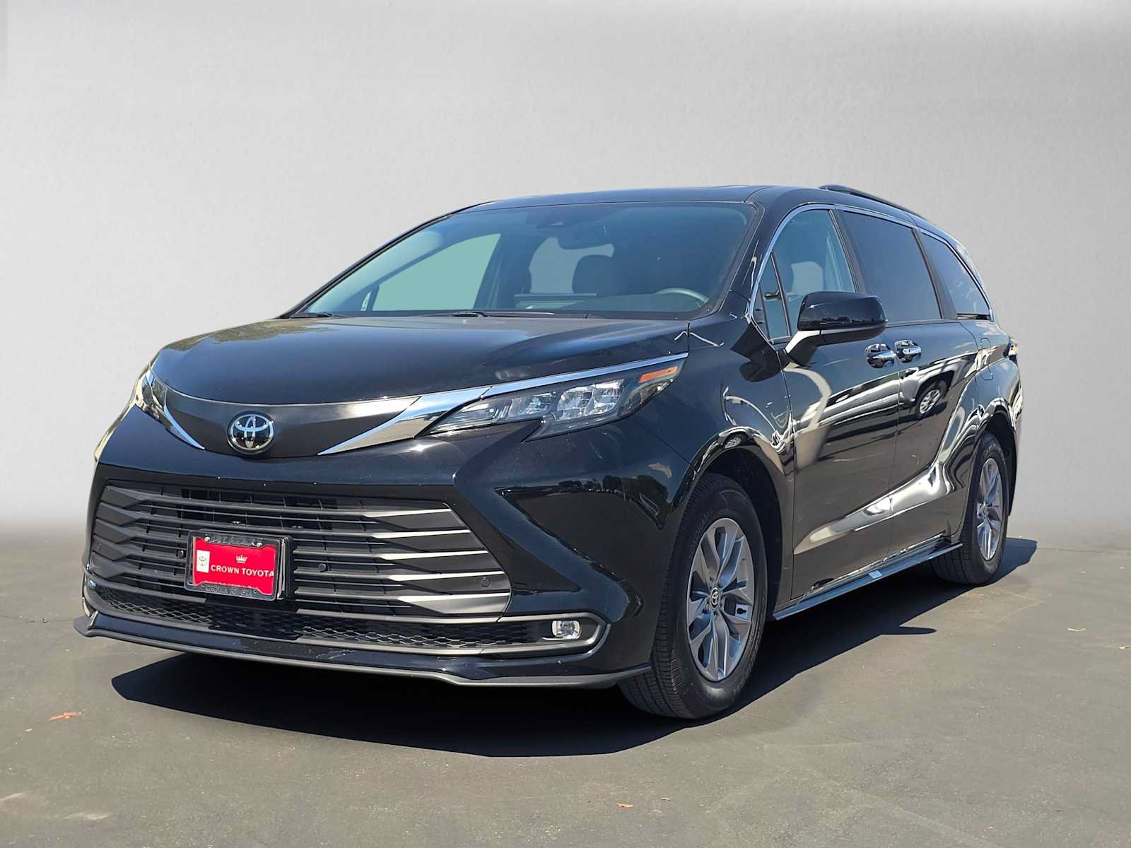 Certified 2026 Toyota Sienna XLE FWD image 7