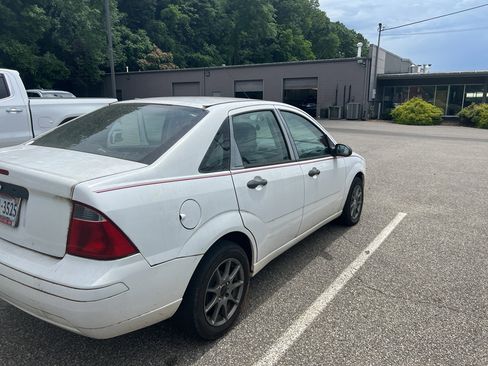 Used 2007 Ford Focus SE FWD image 6