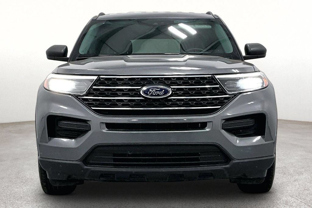 Used 2024 Ford Explorer XLT RWD image 4