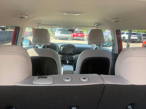Used 2022 Kia Soul LX w/ Technology Package FWD image 16