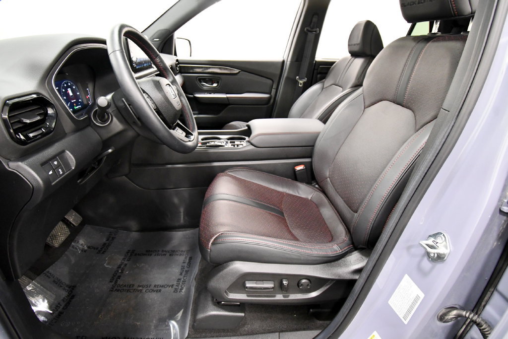 Certified 2025 Honda Pilot Black Edition image 14
