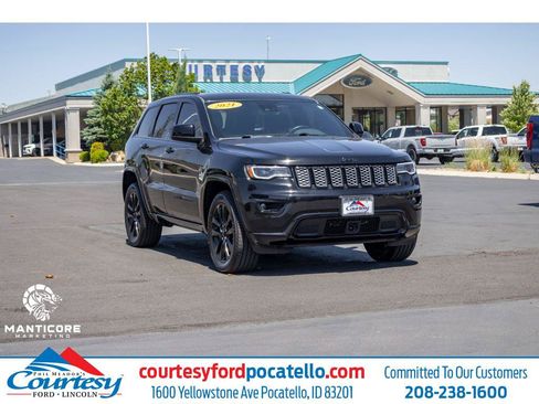 Used 2021 Jeep Grand Cherokee Laredo X AWD/4WD image 1