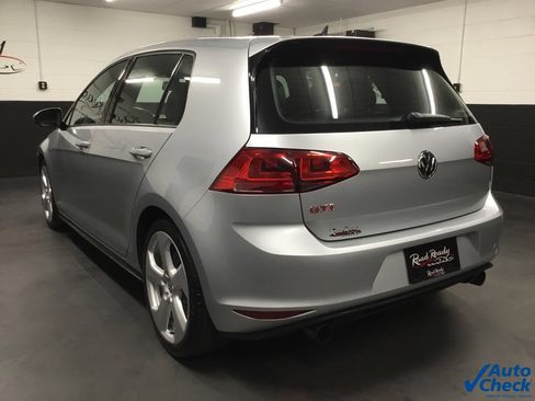 Used 2017 Volkswagen GTI SE image 8
