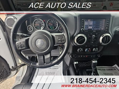 Used 2012 Jeep Wrangler Unlimited Rubicon w/ Connectivity Group AWD/4WD image 15