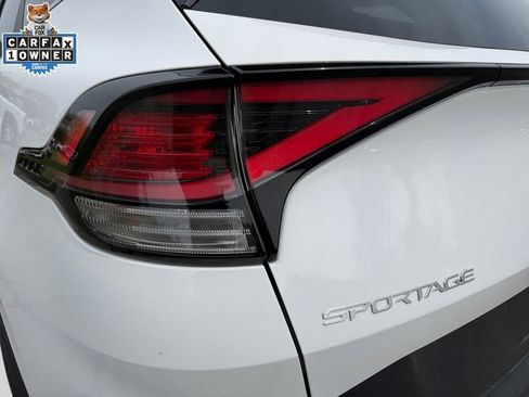 Certified 2025 Kia Sportage LX AWD/4WD image 21