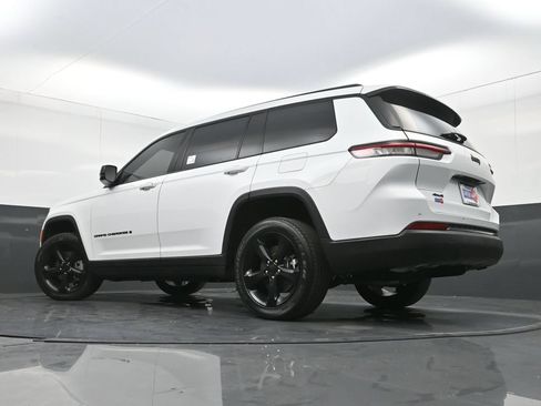 Used 2023 Jeep Grand Cherokee L Laredo AWD/4WD image 32