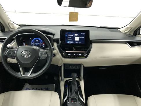 Used 2023 Toyota Corolla Cross XLE w/ Convenience Package image 15