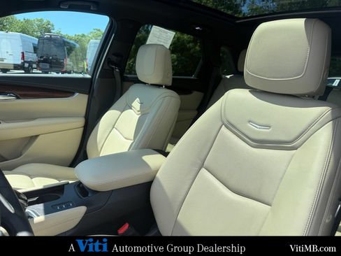 Used 2017 Cadillac XT5 Luxury w/ Driver Awareness Package AWD/4WD image 18