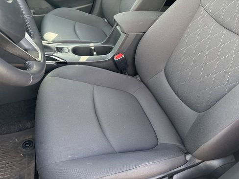 Used 2023 Toyota Corolla Cross LE image 12