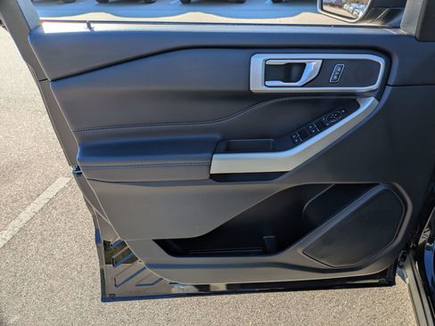 Certified 2023 Ford Explorer XLT w/ Equipment Group 202A image 15