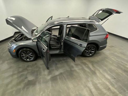Used 2023 Volkswagen Tiguan SE image 46
