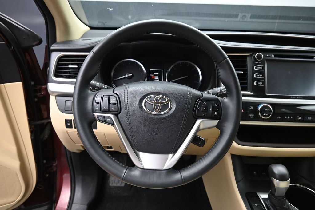 Used 2015 Toyota Highlander XLE AWD/4WD image 16